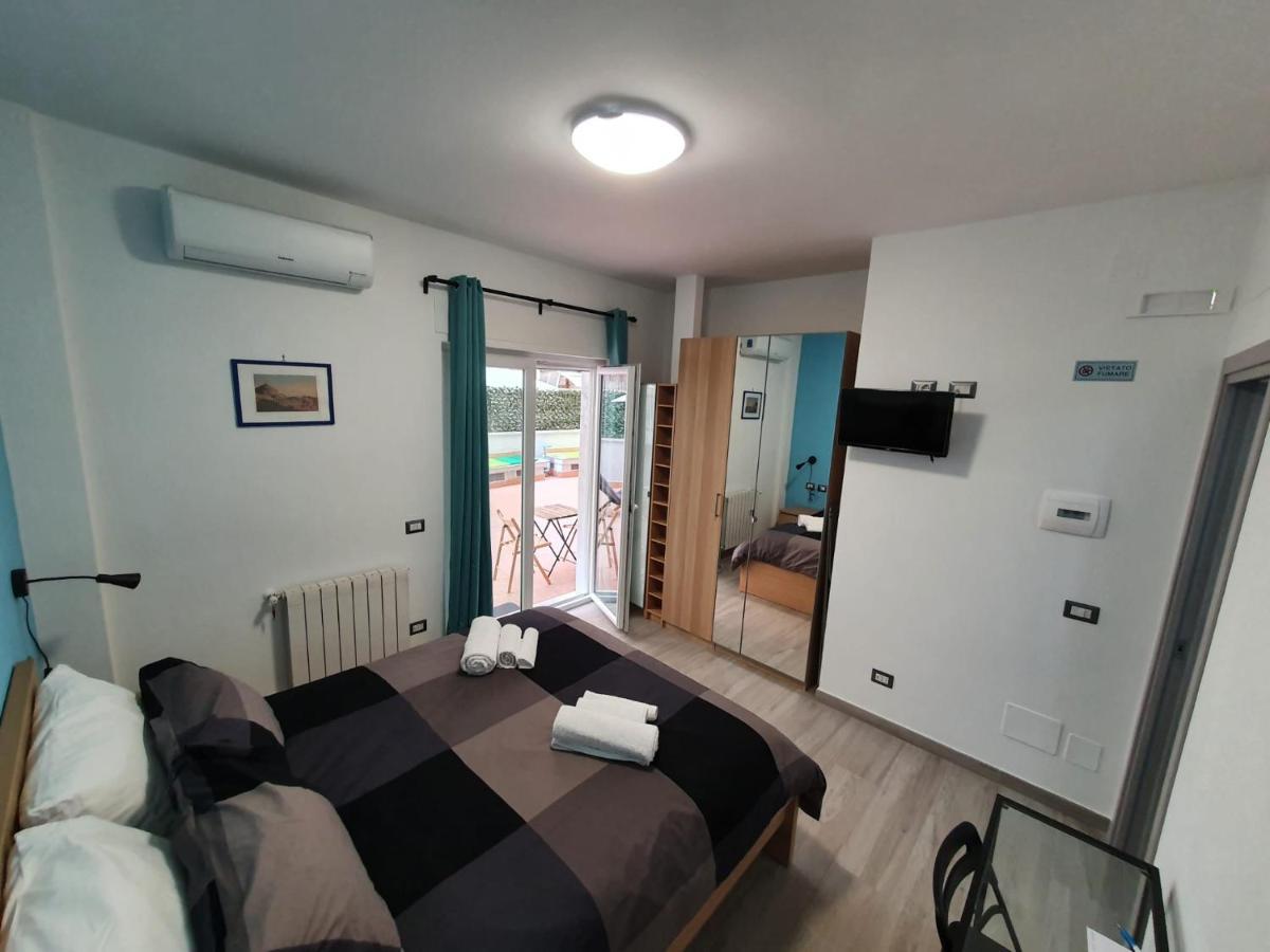 @Home Napoli Екстериор снимка